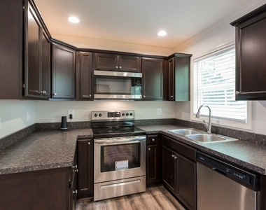 455 Bolton Road Nw - Photo Thumbnail 3