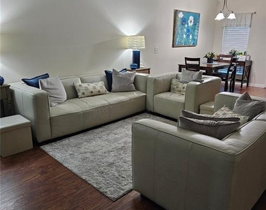 3399 Pennington Drive - Photo Thumbnail 2