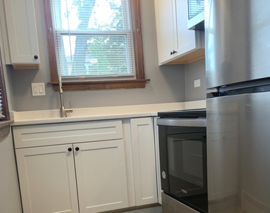 10931 S Artesian Avenue - Photo Thumbnail 5
