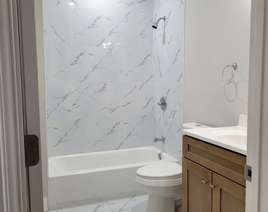 2458 S Sawyer Avenue - Photo Thumbnail 6