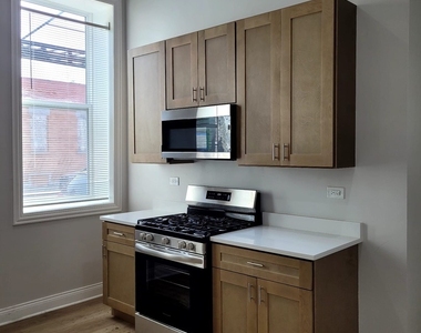 2458 S Sawyer Avenue - Photo Thumbnail 4