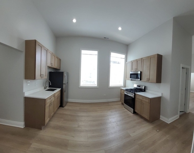 2458 S Sawyer Avenue - Photo Thumbnail 7