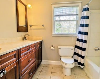 325 Lakeshore Drive Ne - Photo Thumbnail 17