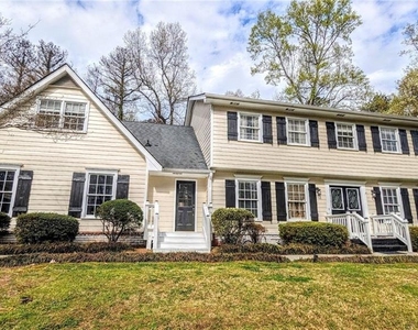 325 Lakeshore Drive Ne - Photo Thumbnail 1