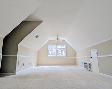 325 Lakeshore Drive Ne - Photo Thumbnail 25