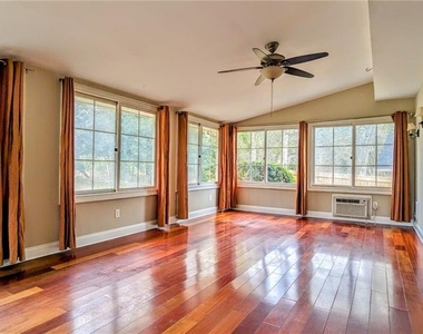 325 Lakeshore Drive Ne - Photo Thumbnail 7