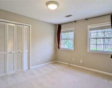 325 Lakeshore Drive Ne - Photo Thumbnail 23