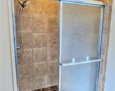 325 Lakeshore Drive Ne - Photo Thumbnail 20