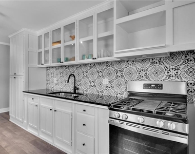 1279 Eubanks Avenue - Photo Thumbnail 5
