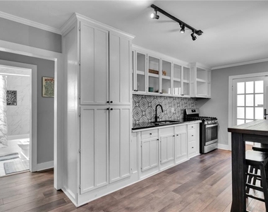1279 Eubanks Avenue - Photo Thumbnail 9