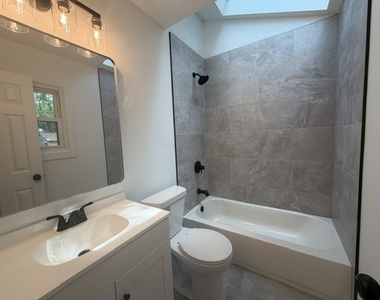 13716 S Amherst Court - Photo Thumbnail 10