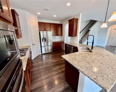 323 Coppergate Court - Photo Thumbnail 16