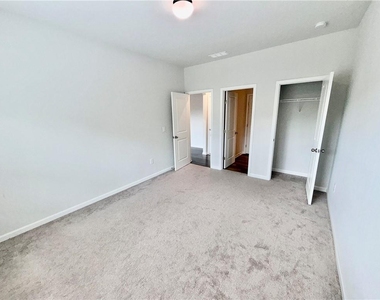 323 Coppergate Court - Photo Thumbnail 22
