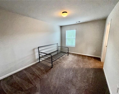 323 Coppergate Court - Photo Thumbnail 34