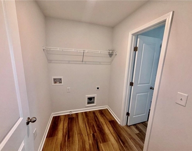 323 Coppergate Court - Photo Thumbnail 30