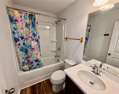 323 Coppergate Court - Photo Thumbnail 32