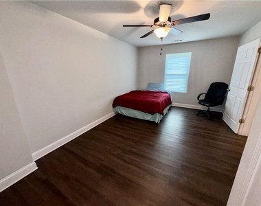 323 Coppergate Court - Photo Thumbnail 42