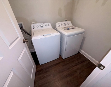 323 Coppergate Court - Photo Thumbnail 44
