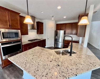 323 Coppergate Court - Photo Thumbnail 15