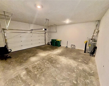 323 Coppergate Court - Photo Thumbnail 36
