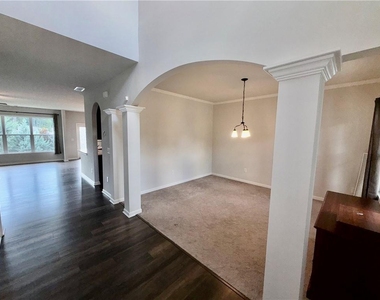 323 Coppergate Court - Photo Thumbnail 11