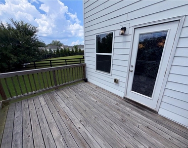 323 Coppergate Court - Photo Thumbnail 6