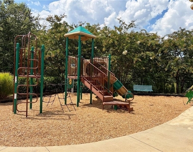 323 Coppergate Court - Photo Thumbnail 3