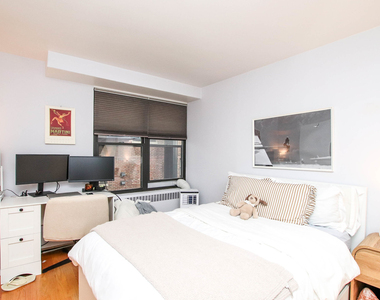 1540 N State Parkway - Photo Thumbnail 11