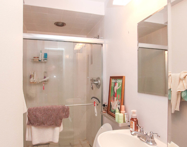 1540 N State Parkway - Photo Thumbnail 10