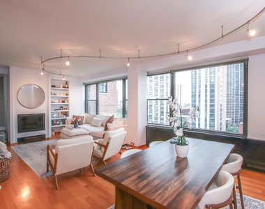 1540 N State Parkway - Photo Thumbnail 1
