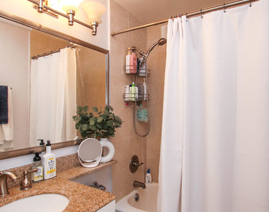 1540 N State Parkway - Photo Thumbnail 13