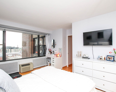 1540 N State Parkway - Photo Thumbnail 7