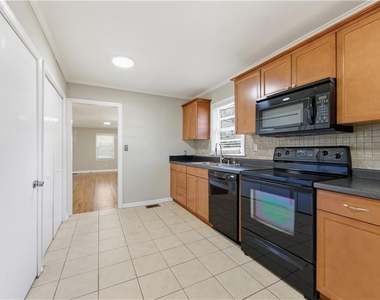 1003 Valley Drive - Photo Thumbnail 18