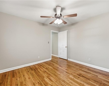 1003 Valley Drive - Photo Thumbnail 10