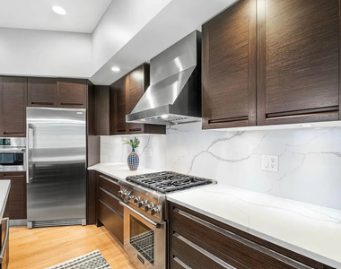 650 N Morgan Street - Photo Thumbnail 7