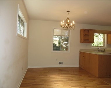 2554 Skyland Trail Ne - Photo Thumbnail 6