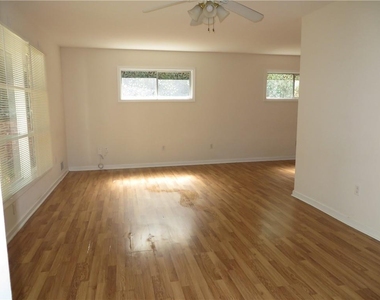 2554 Skyland Trail Ne - Photo Thumbnail 3