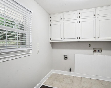 3315 N Embry Circle - Photo Thumbnail 7