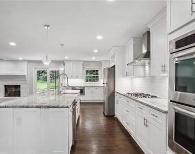 3315 N Embry Circle - Photo Thumbnail 4