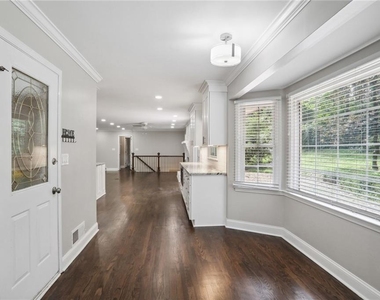 3315 N Embry Circle - Photo Thumbnail 8