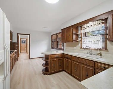 8001 W Balmoral Avenue - Photo Thumbnail 6