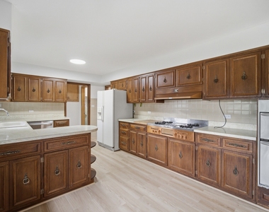 8001 W Balmoral Avenue - Photo Thumbnail 7