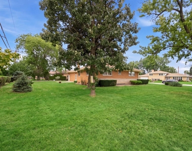 8001 W Balmoral Avenue - Photo Thumbnail 17