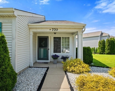 770 S Providence Lane - Photo Thumbnail 6
