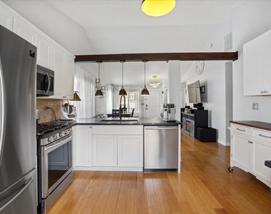 770 S Providence Lane - Photo Thumbnail 9