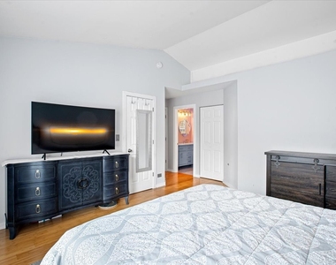 770 S Providence Lane - Photo Thumbnail 17