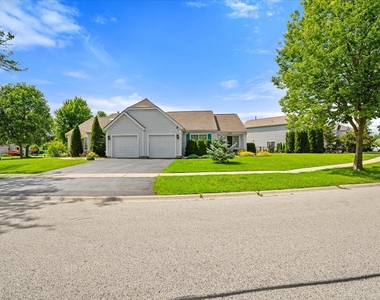 770 S Providence Lane - Photo Thumbnail 4