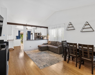 770 S Providence Lane - Photo Thumbnail 12