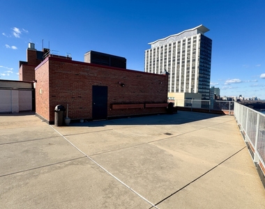 3100 N Lake Shore Drive - Photo Thumbnail 3