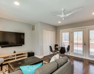 111 S Aberdeen Street - Photo Thumbnail 10
